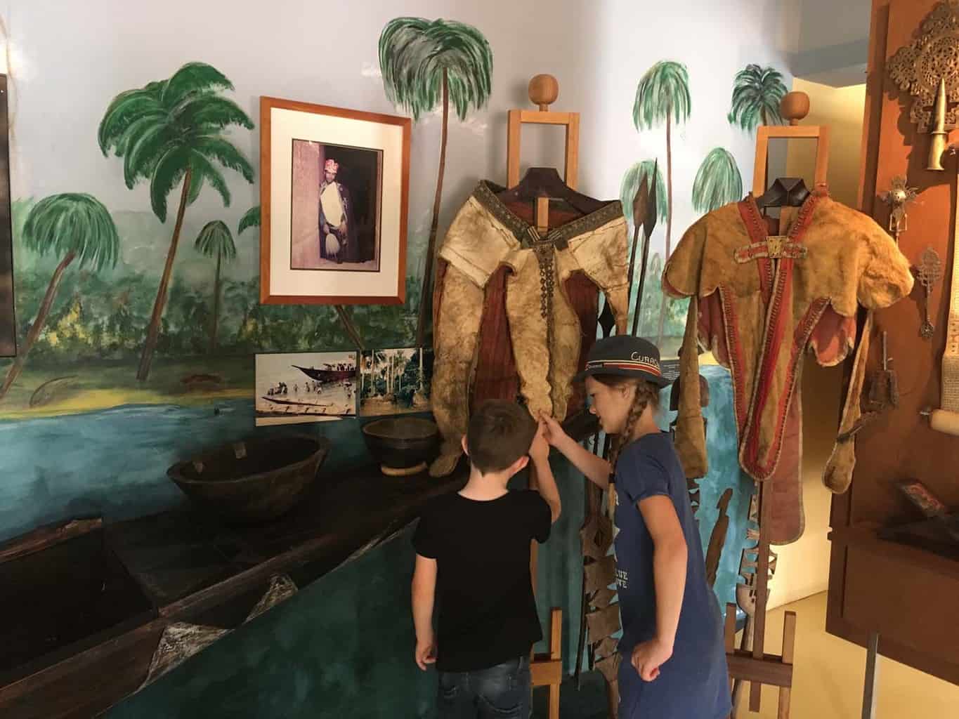 Kura Hulanda_2 Kura Hulanda met kinderen