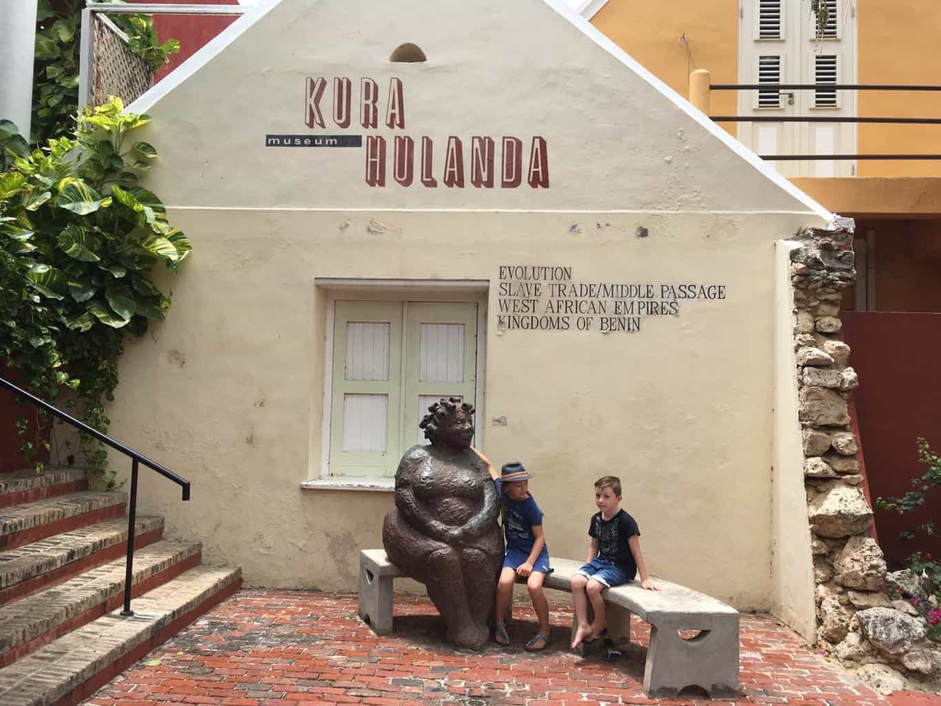 Kura Hulanda_3 Kura Hulanda met kinderen