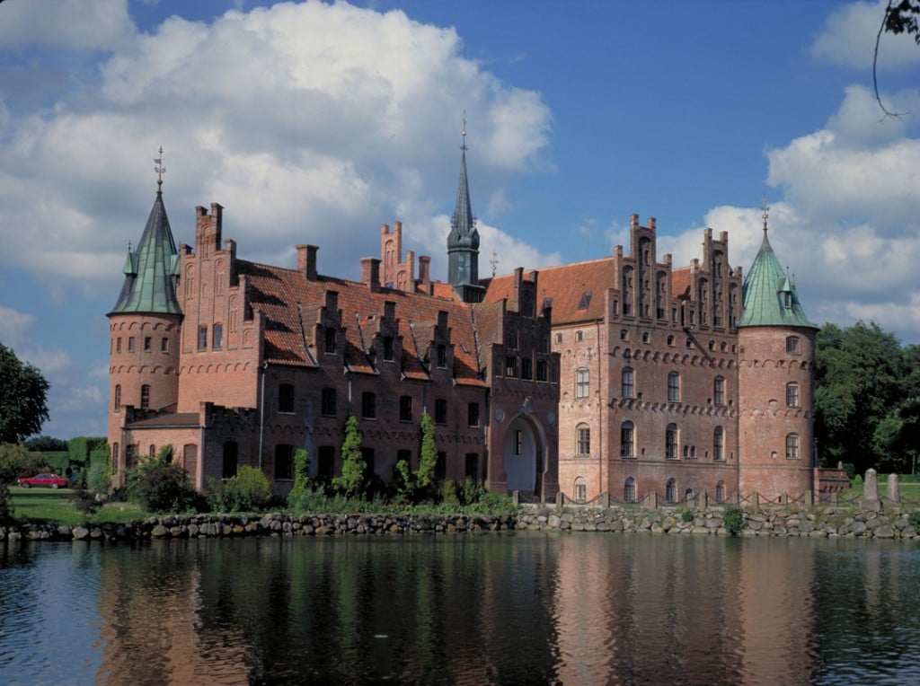 Egeskov-Castle_Medium_2