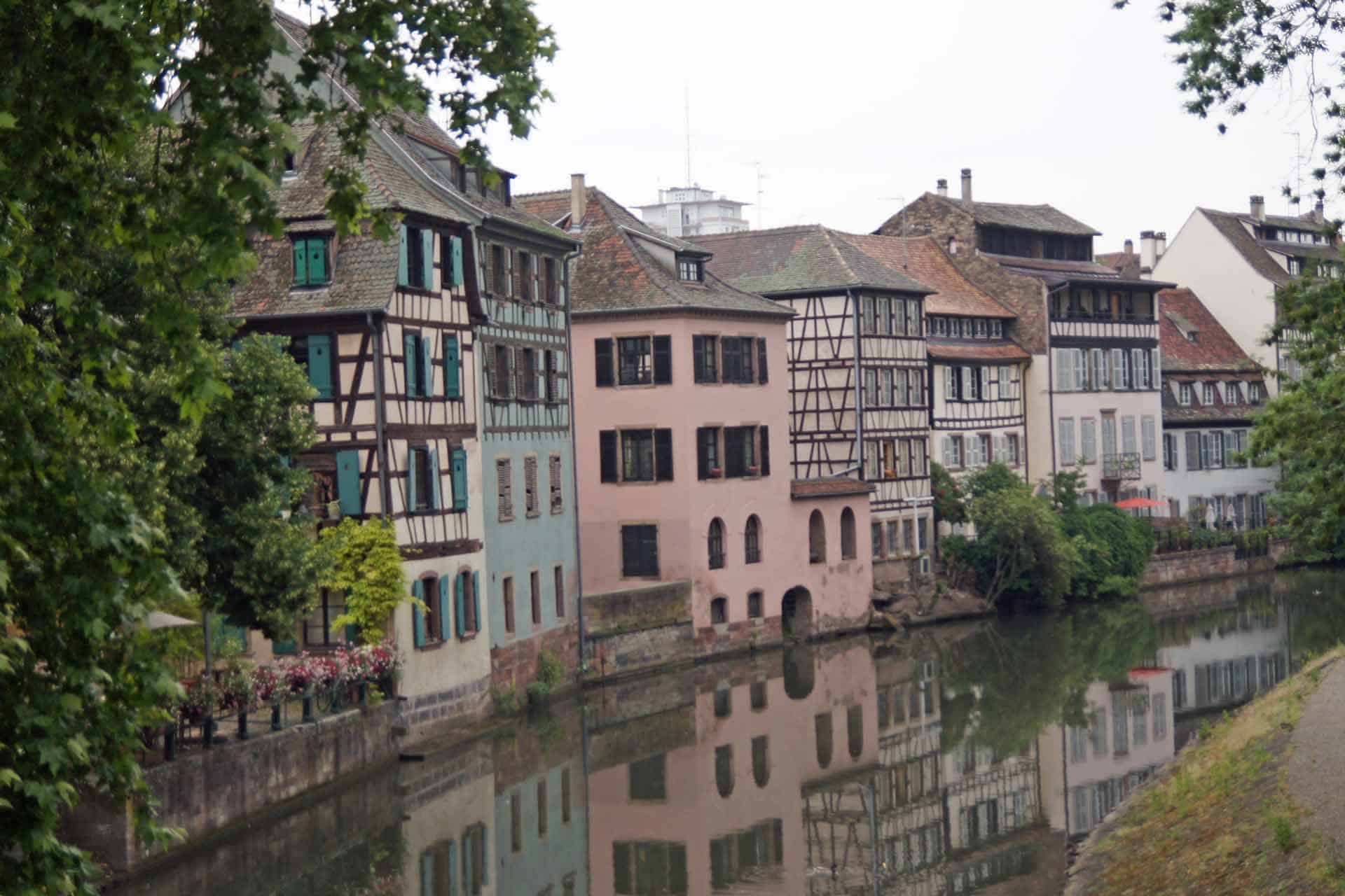 straatburg aan het water