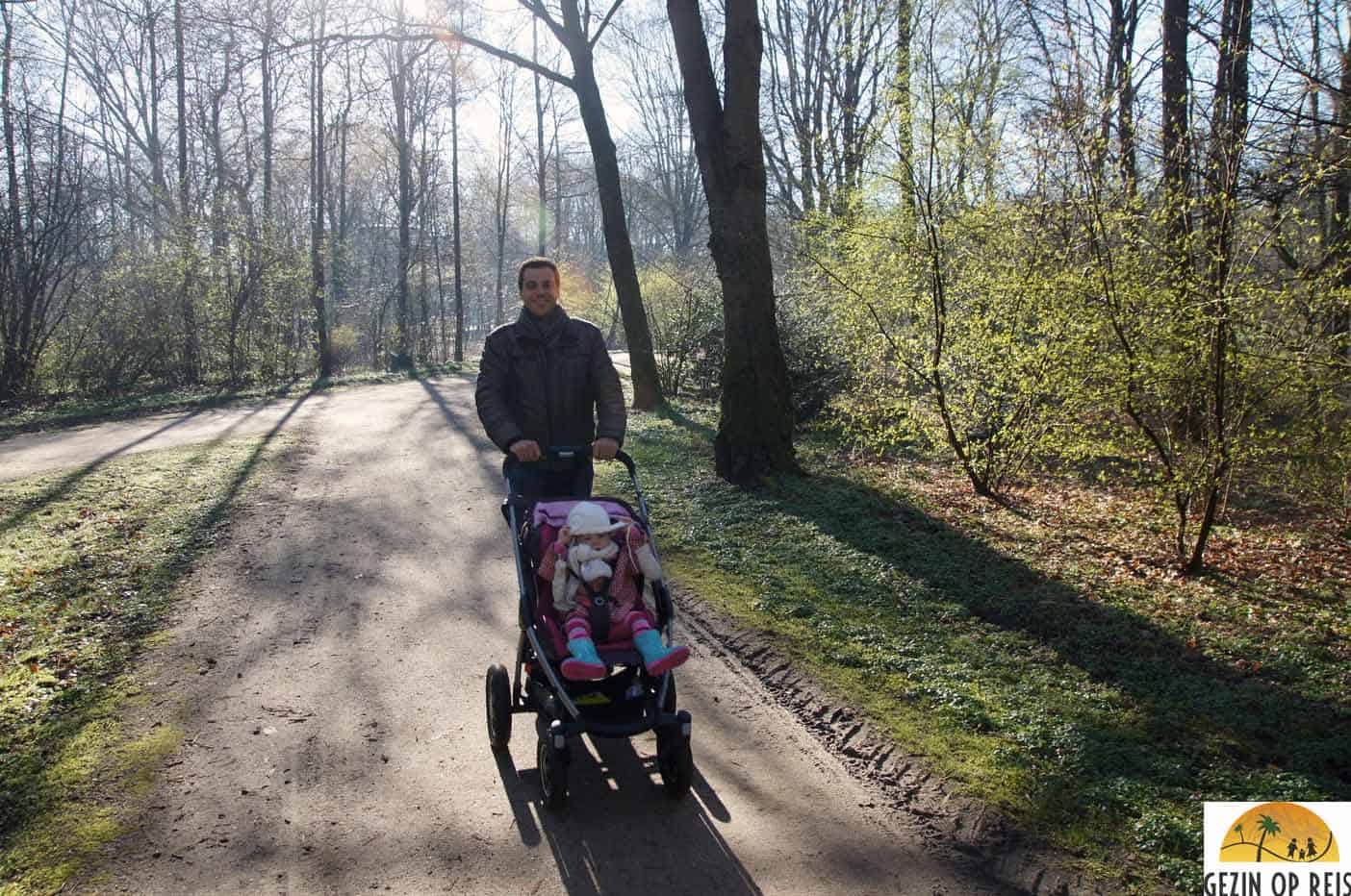 Weekendje weg met peuter 10 praktische tips gezin op reis Bed voor twee peuters