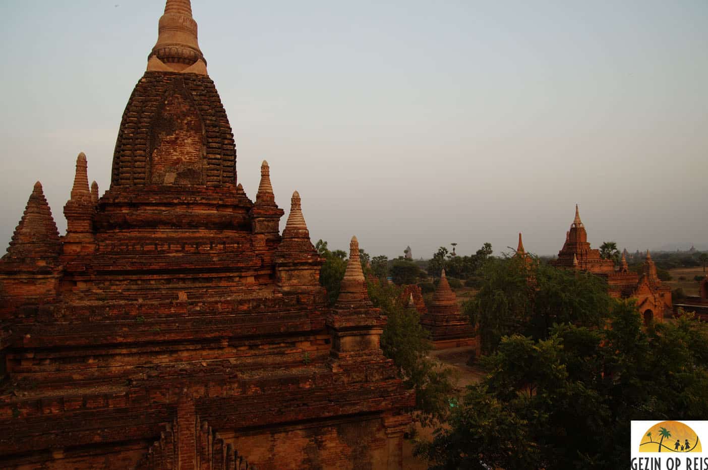 zonsondergang soo lay gon bagan.