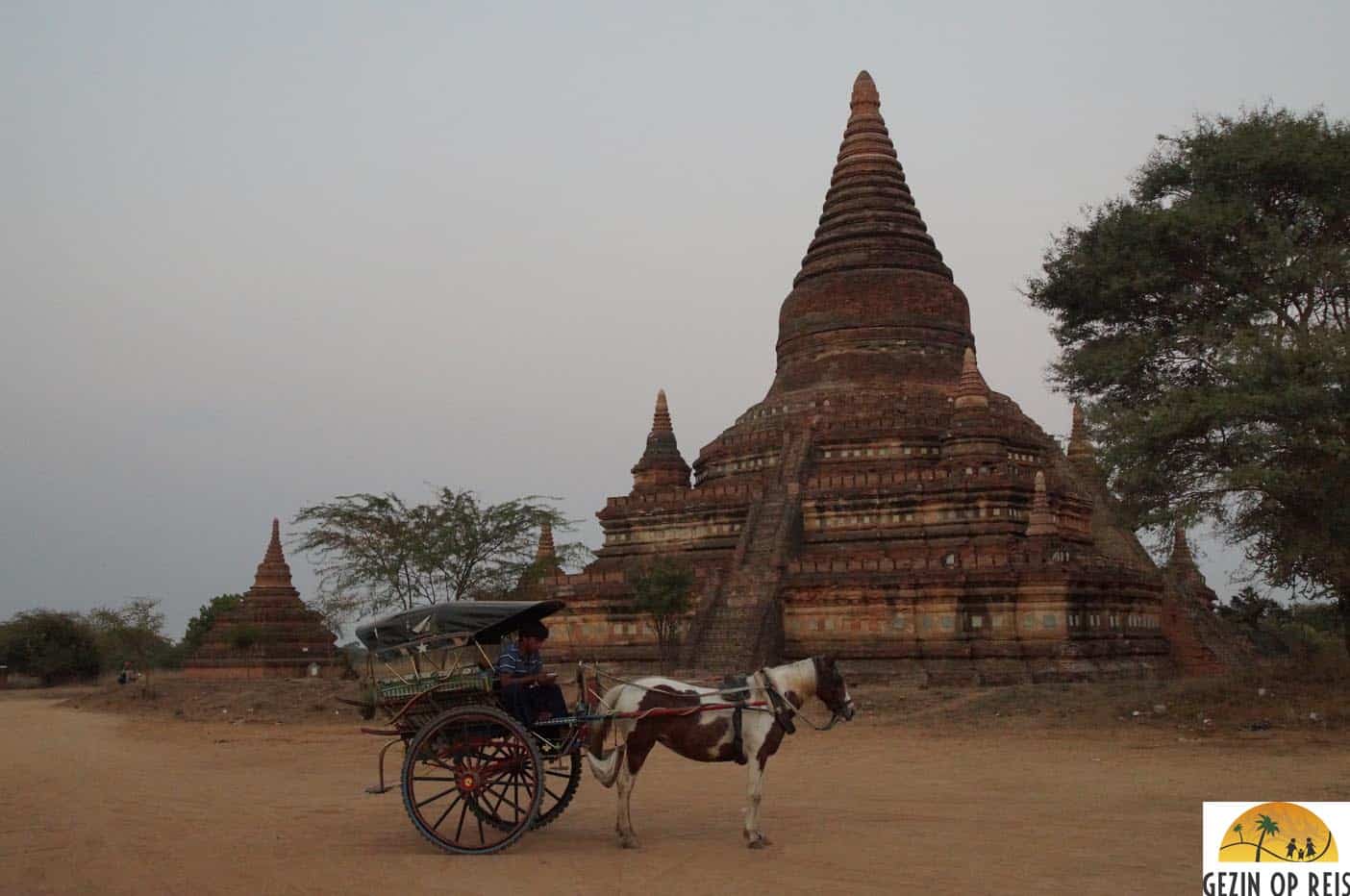 vervoer in bagan paard en wagen