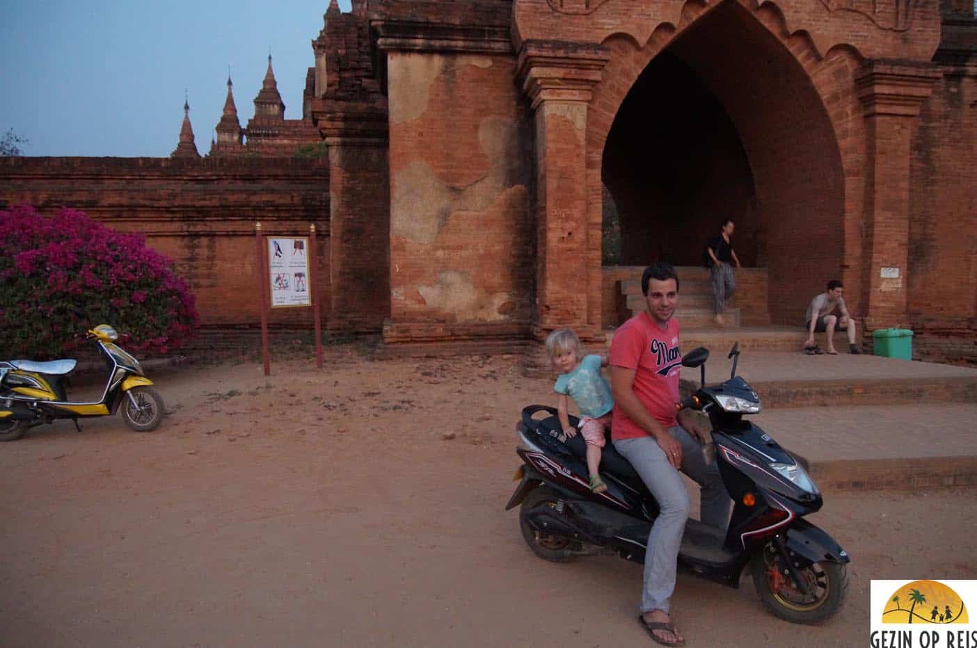 vervoer in bagan scooter