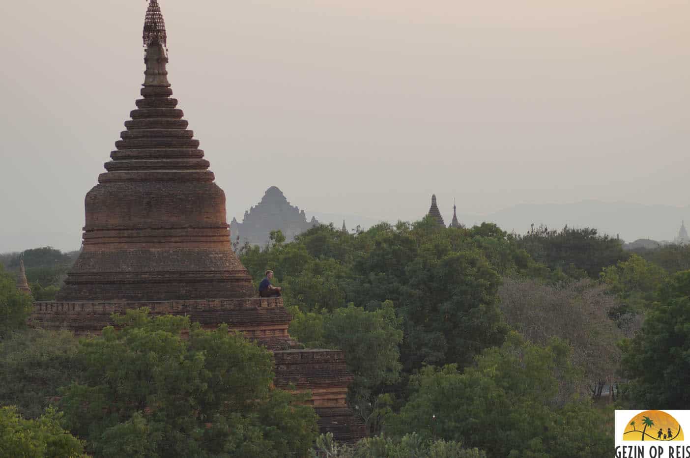 zonsondergang zonder toeristen bagan