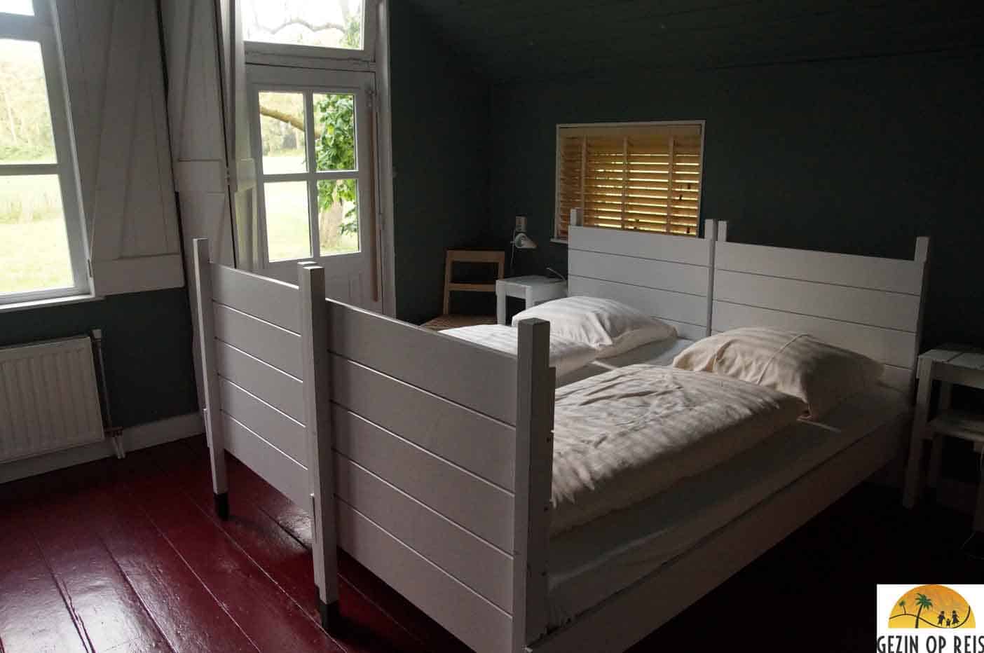 Huisje in het bos, een weekend in een boswachtershuisje Exclusieve slaapkamers en