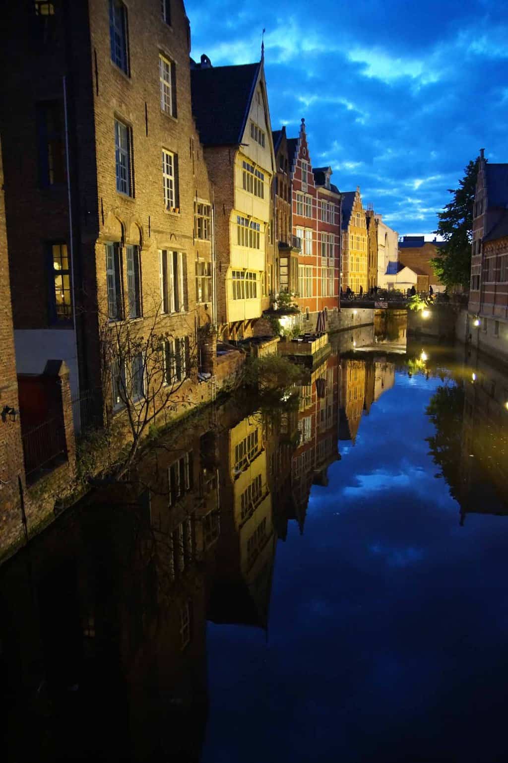 Gent at night