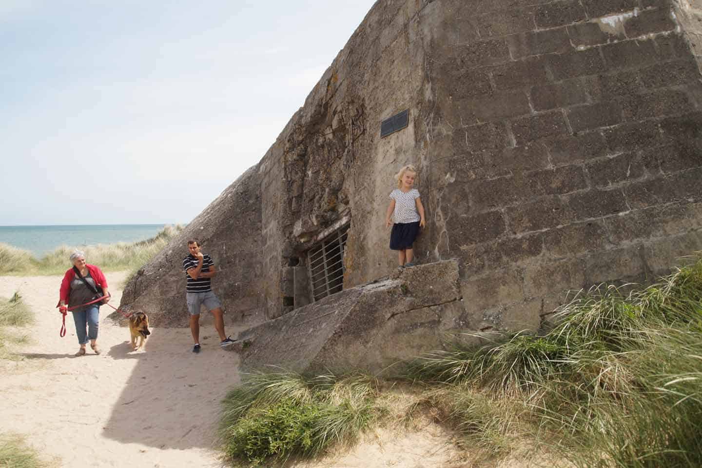 d-day stranden met kind