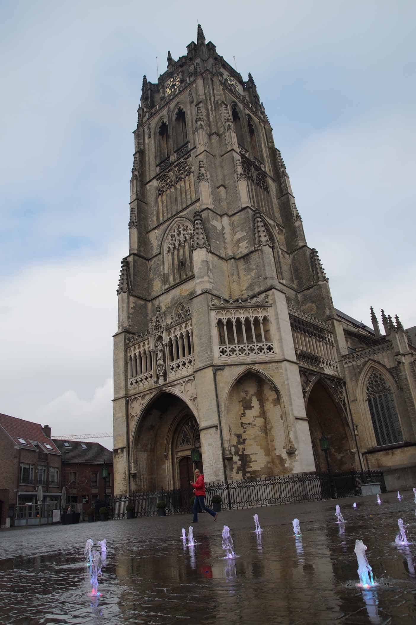 De Onze-Lieve-Vrouwebasiliek en het Teseum 