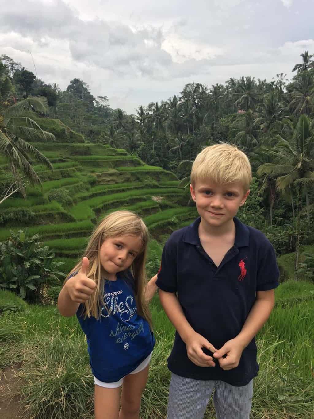 Tegallalang rijstterras bali met kinderen