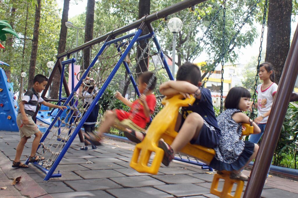Ho chi minh met kinderen