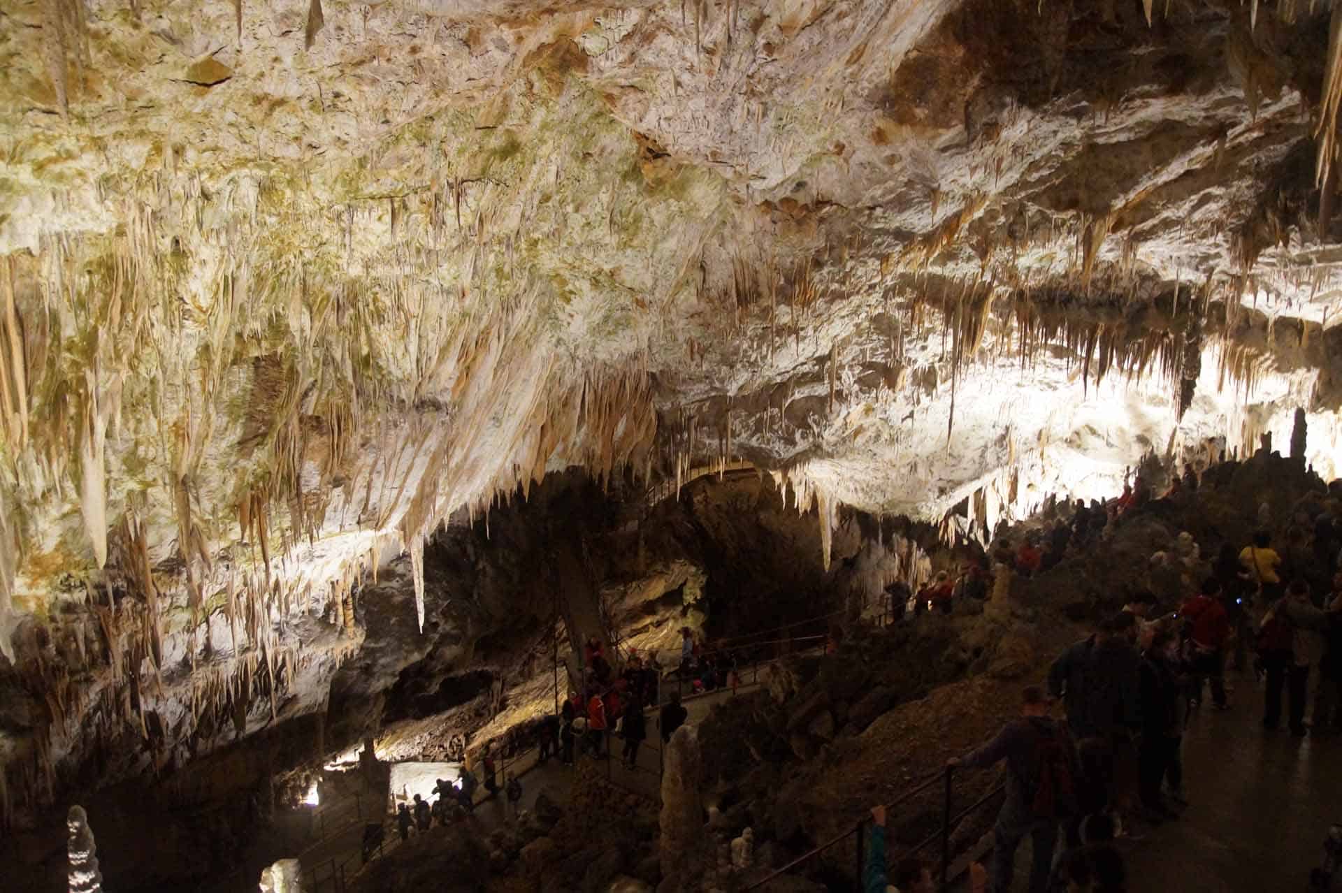 grotten van postonja