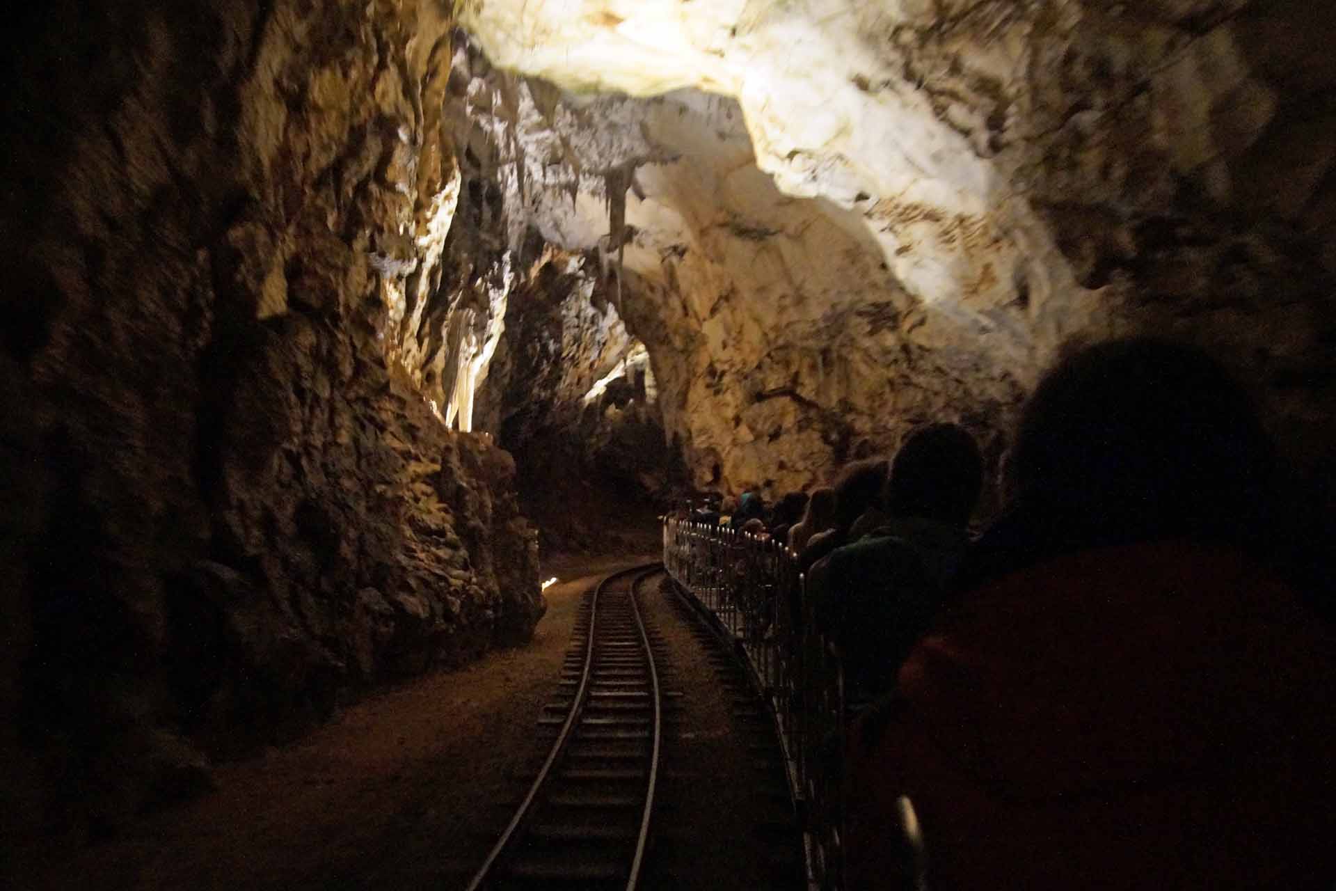 grotten van postonja trein