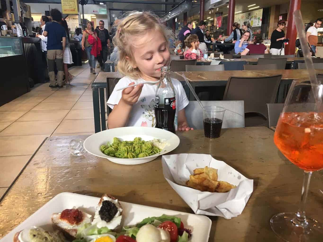 florence met kinderen foodcourt