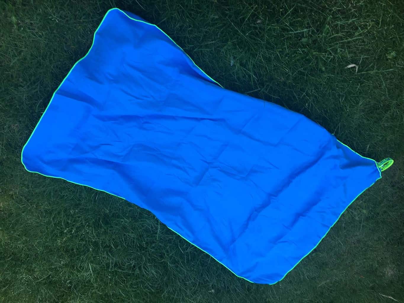 Microvezel handdoek Decathlon ideaal voor vakantie! - Gezin op Reis