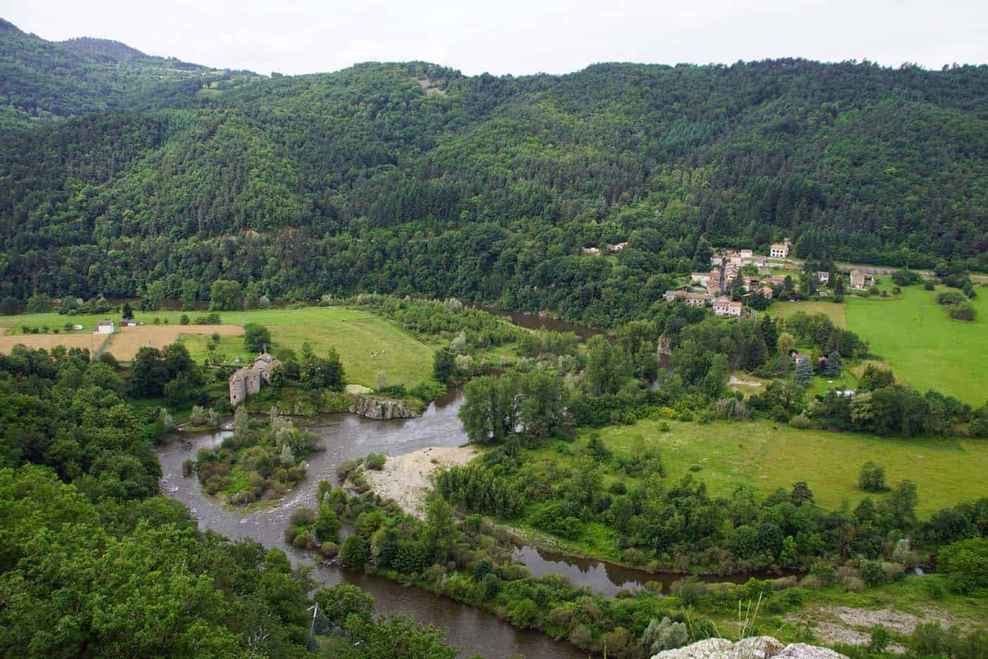 Wandelen langs de oever van de Loire