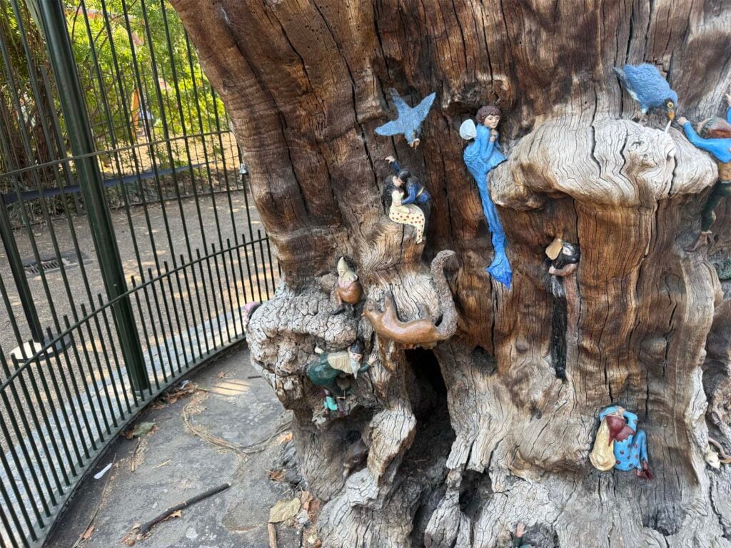 Kensington Garden fairy tree
