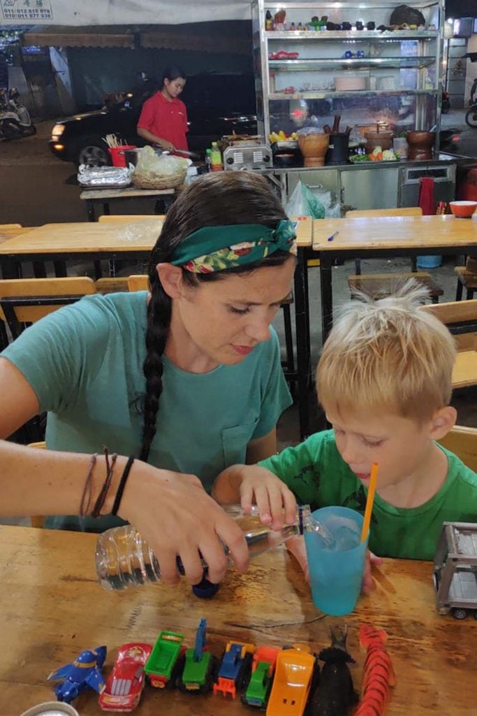 Cambodja met kinderen - Phnom Phen - streetfood