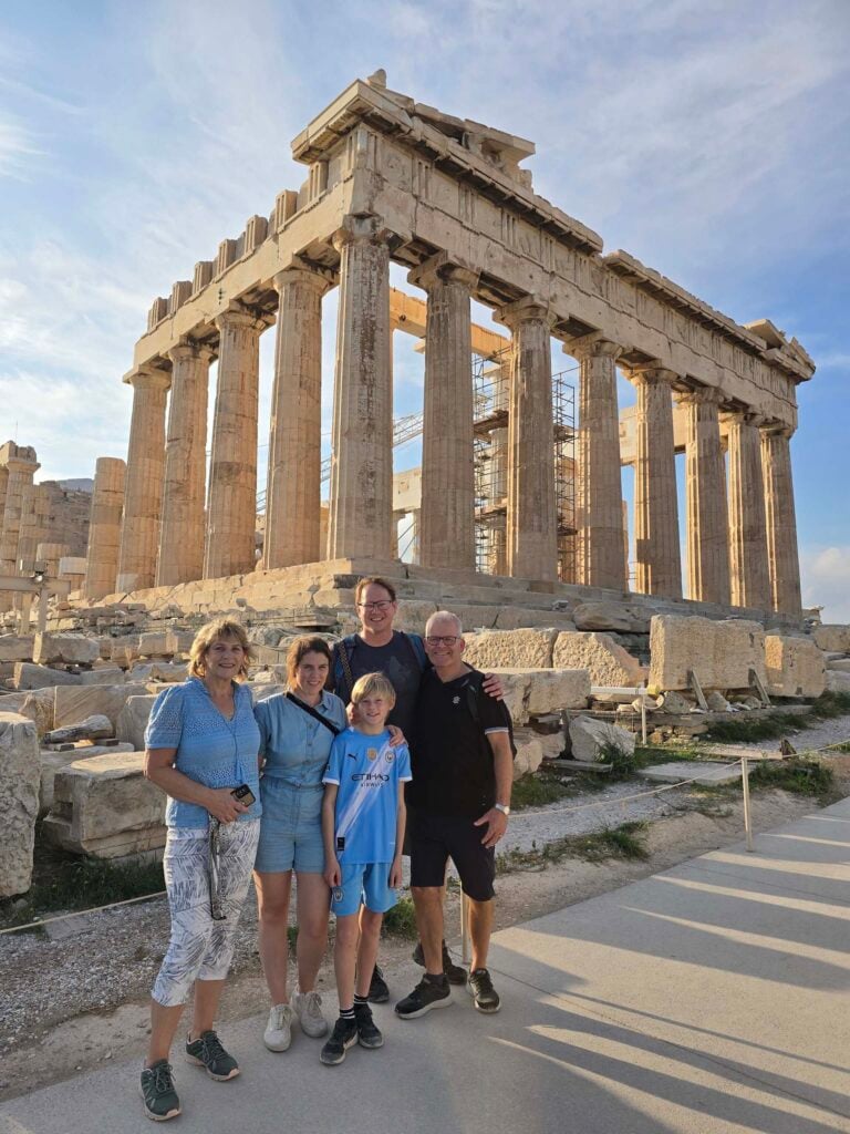 athene met kinderen akropolis