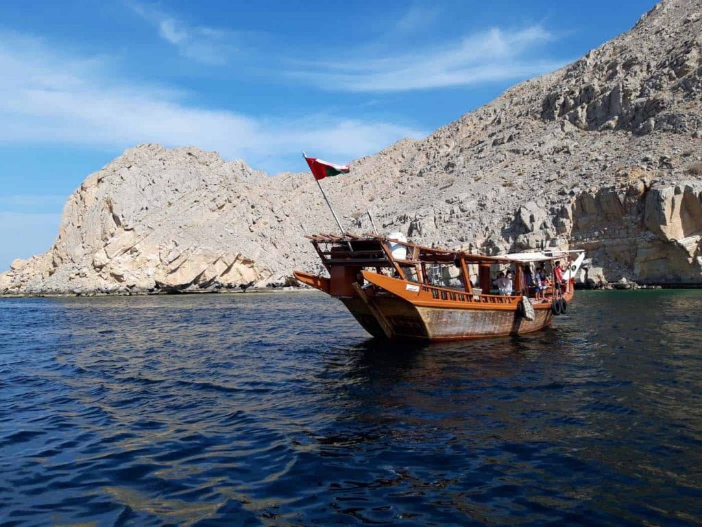 musandam oman met kinderen