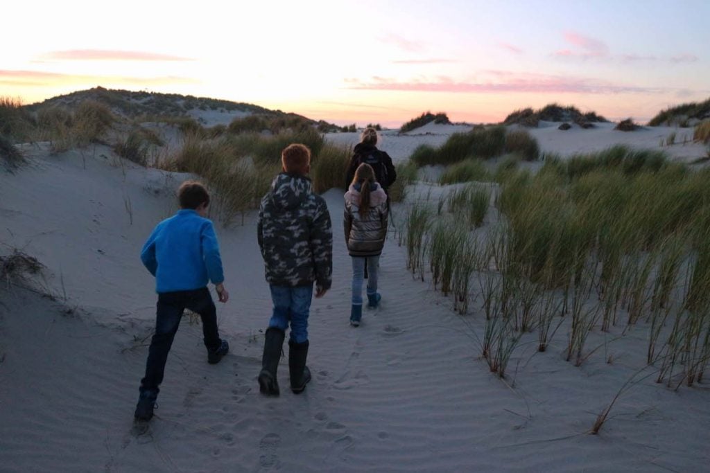 Terschelling_avondwandeling Eilandmeisje gezin