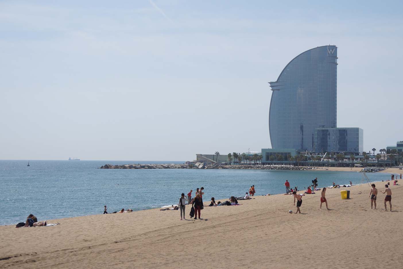 barcelona met kinderen strand