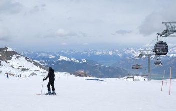 Wintersport en rangerwandeling op de Kitzsteinhorn Gletsjer in Kaprun