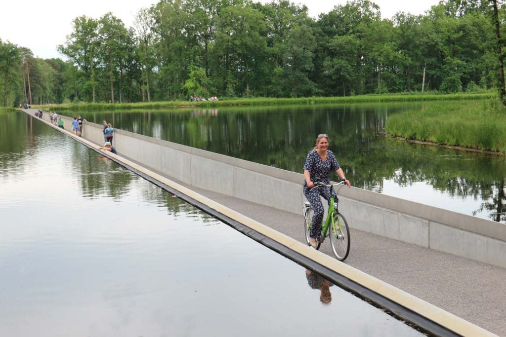 Bokrijk fietsen door het water