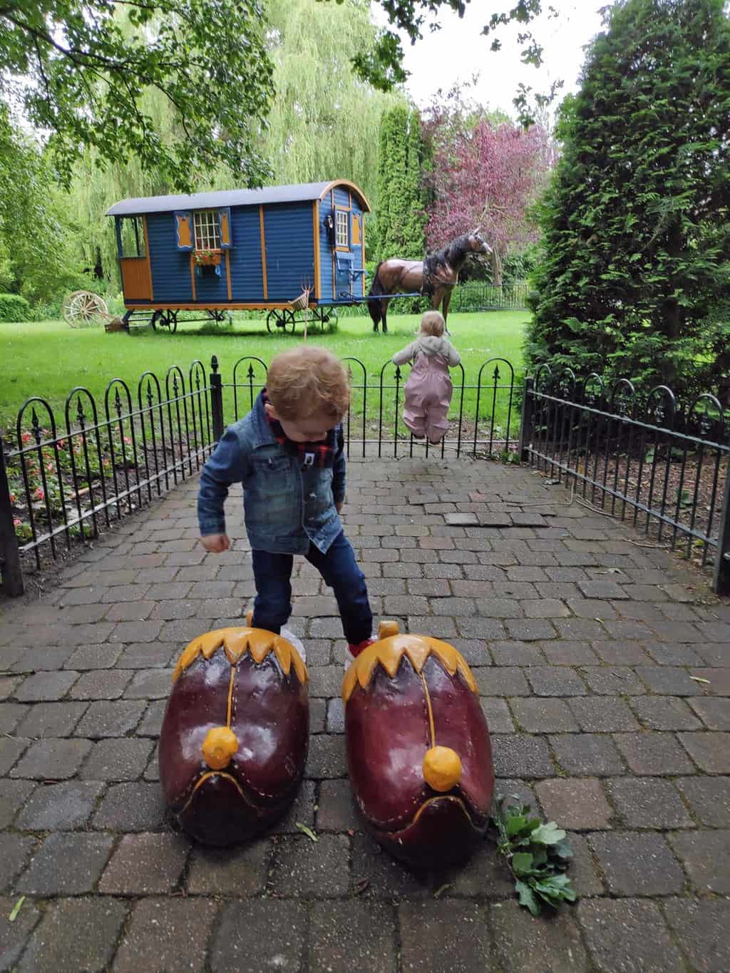 Sprookjeswonderland Enkhuizen leuk pretpark met een peuter Gezin op Reis