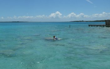 Bacalar laguna, prachtig blauw meer in mexico Bacalar