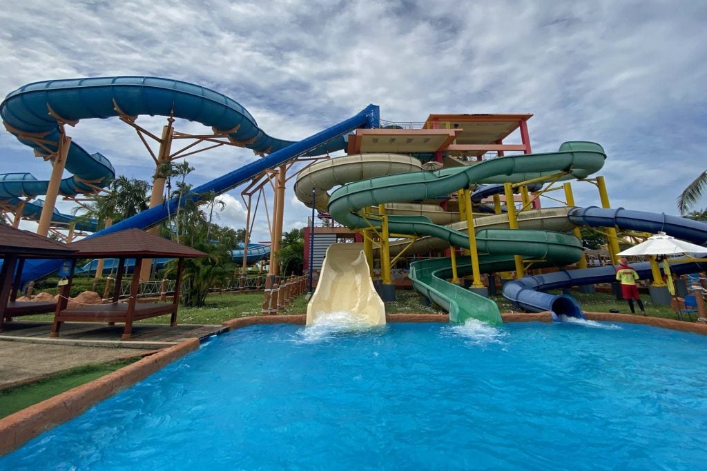 Phuket splash beach