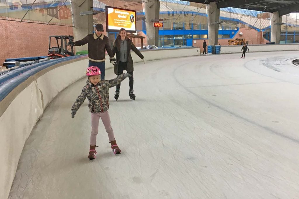 Op de kop van schoonmaken Lezen Schaatsen met kinderen, van goedkope schaatsen tot de leukste ijsbanen -  Gezin op Reis