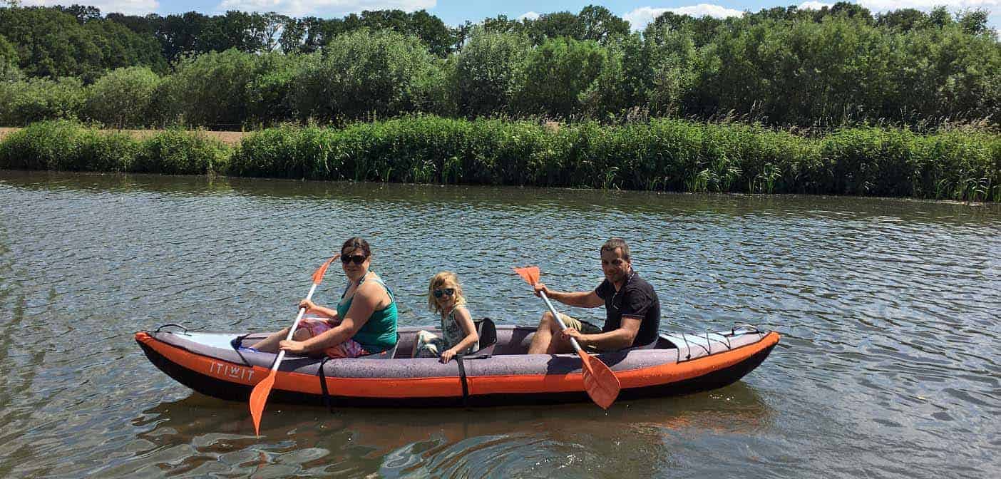 ondernemer maak het plat Wakker worden Opblaasbare kajak kopen? Onze ervaring met de Decathlon kajak voor 2-3  personen - Gezin op Reis