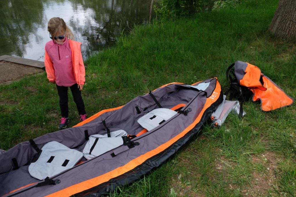 ondernemer maak het plat Wakker worden Opblaasbare kajak kopen? Onze ervaring met de Decathlon kajak voor 2-3  personen - Gezin op Reis