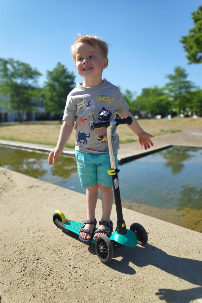 Wegenbouwproces stoel Vader Oxelo kinderstep Decathlon, hartstikke handig voor peuters en kleuters -  Gezin op Reis