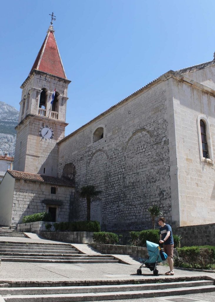 makarska binnenstad kerktoren