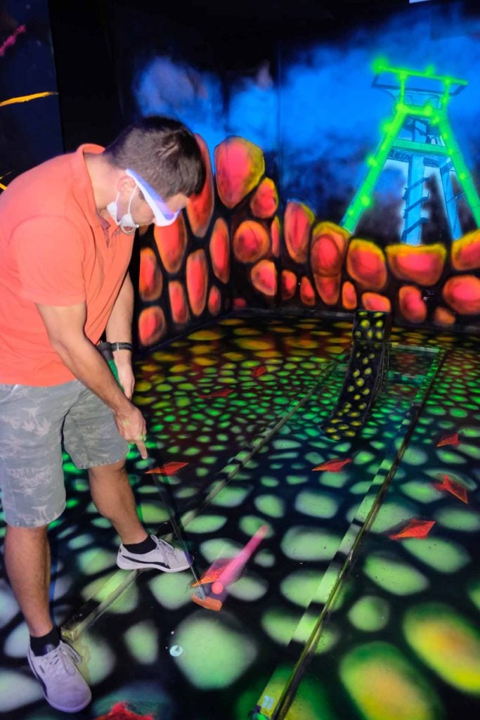 Black Light Mini Golf 