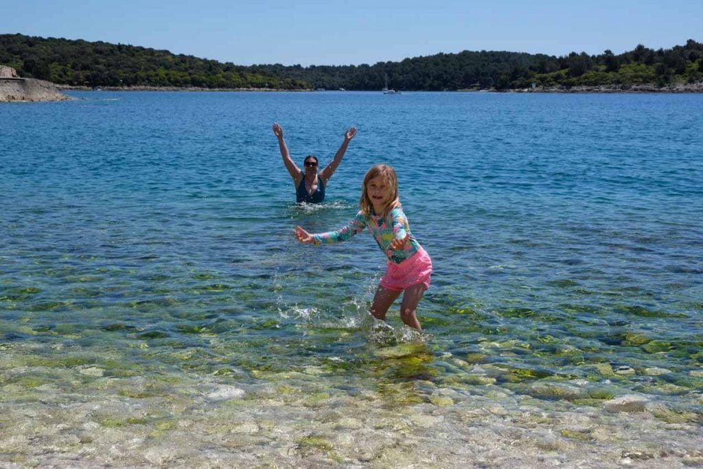 Pula strand met kinderen