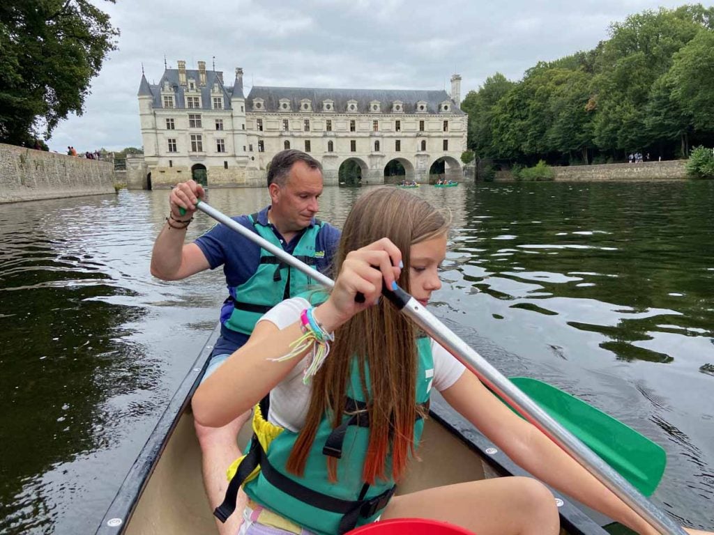 Kanoën onder Château de Chenonceau