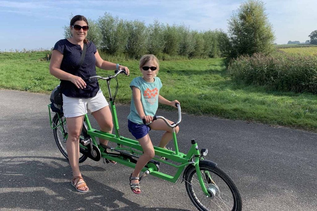 Fietsen op Tiengemeten met een tandem