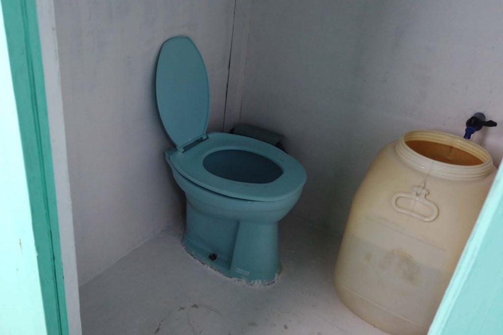 Boot lombok flores toilet