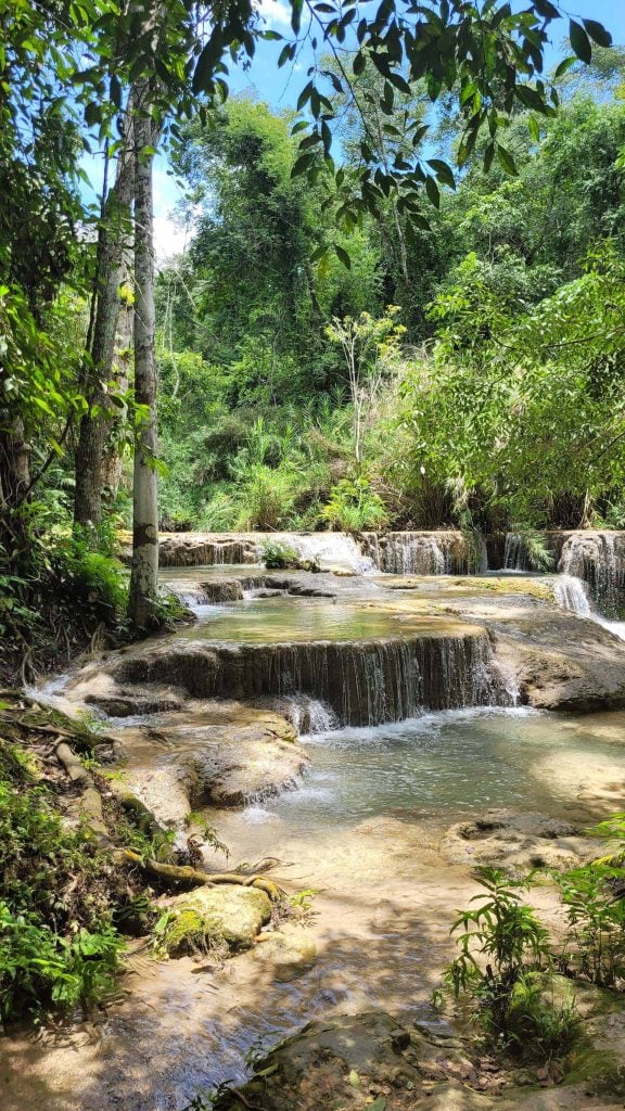 Tat Kuang Si waterval