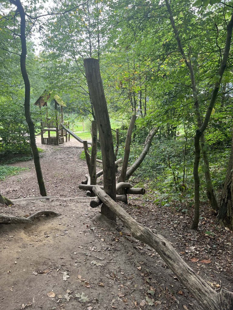 Speelnatuur van Oerrr in het Bergherbos