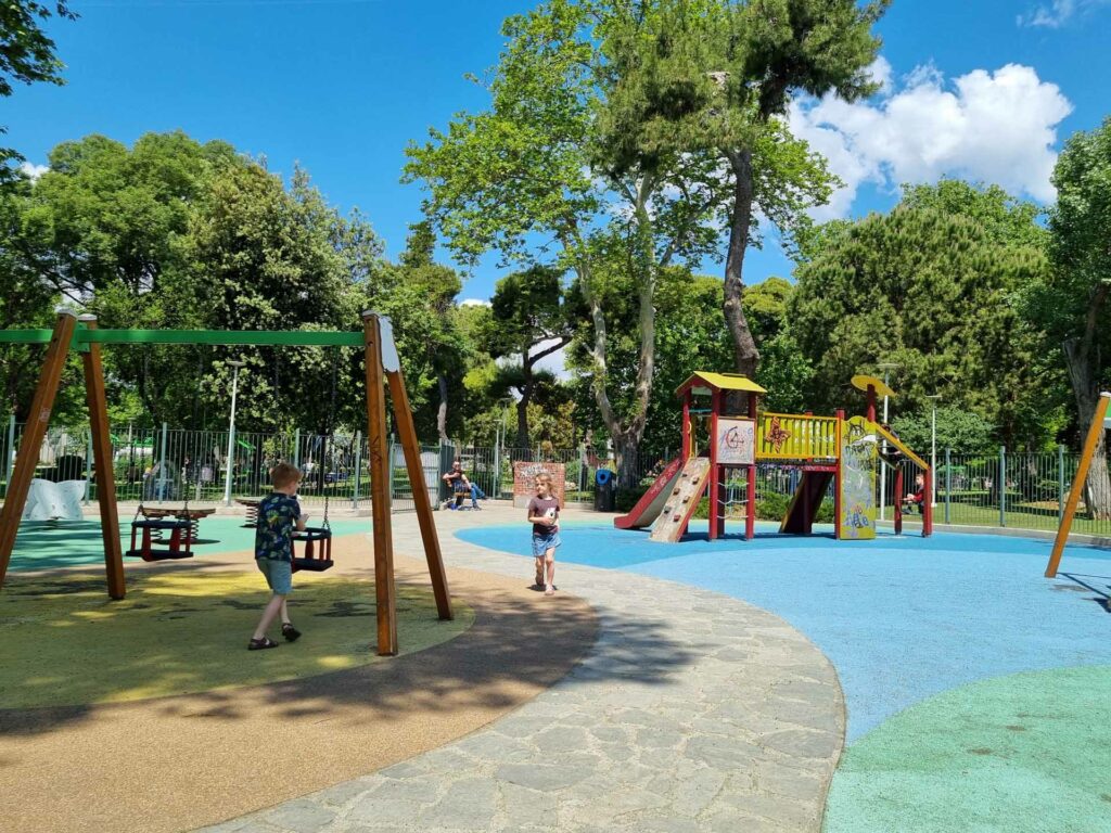 Park met speeltuin Thessaloniki