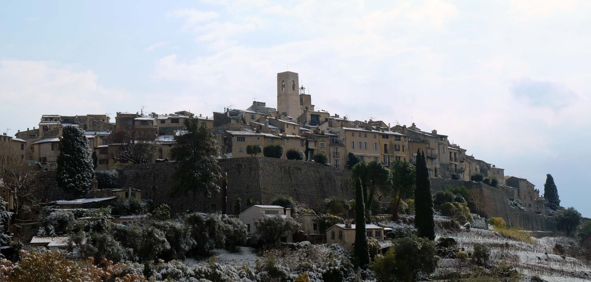 Saint-Paul de Vence met kinderen, slenteren door een kunstenaarsdorp