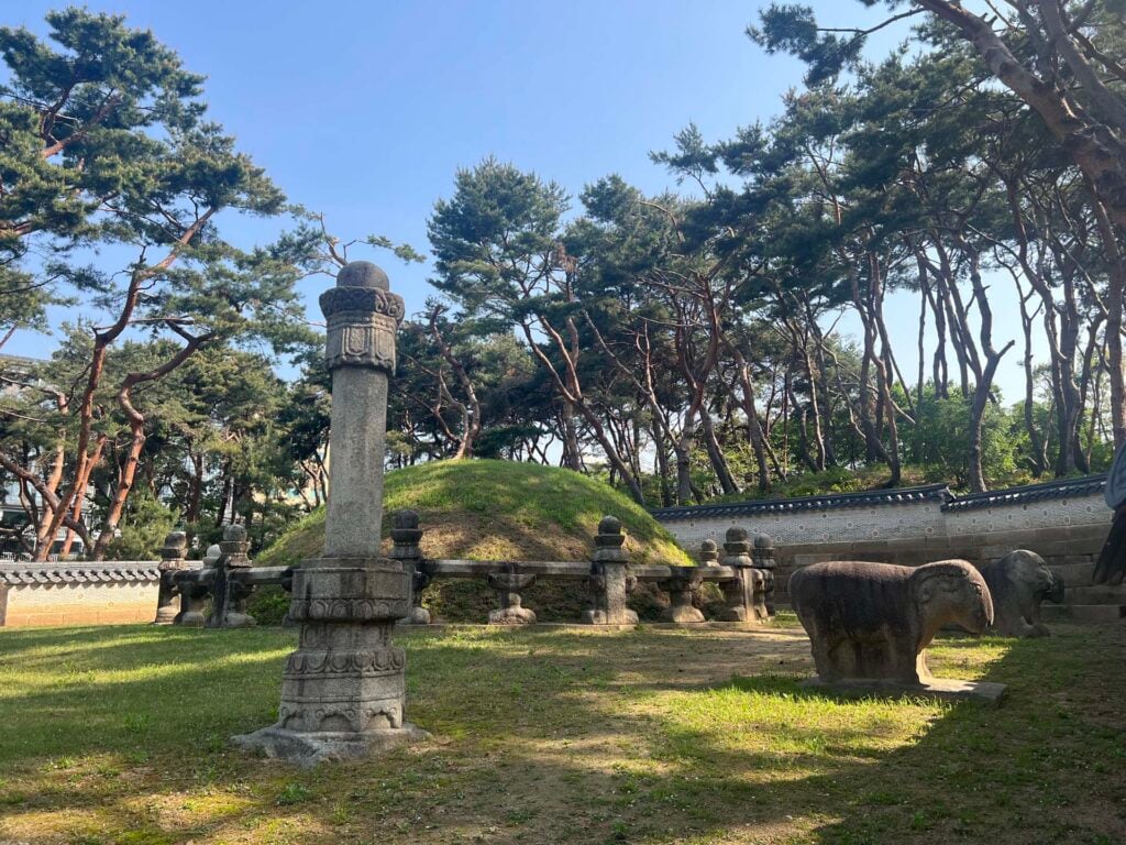  Seonjeongneung Royal Tombs
