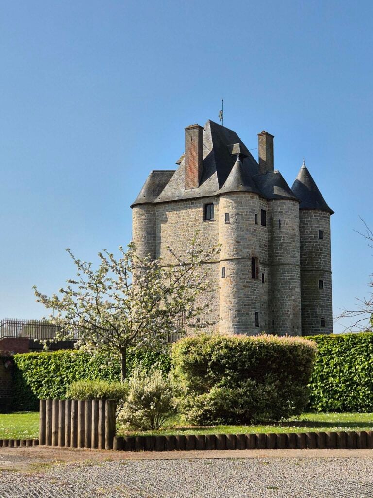 Donjon de Bours