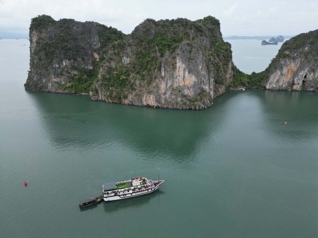 Bai Tu Long Bay
