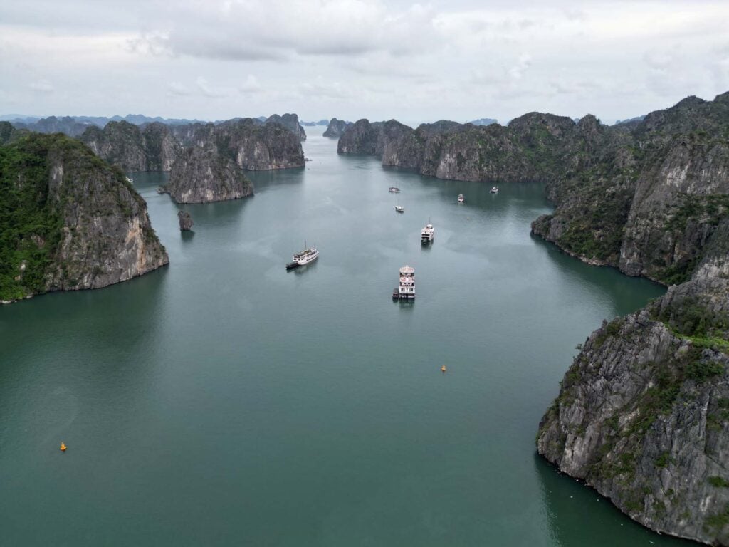 Bai Tu Long Bay renea cruise