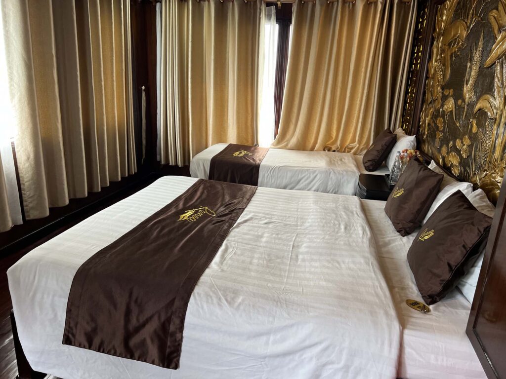 Bai Tu Long Bay renea cruise